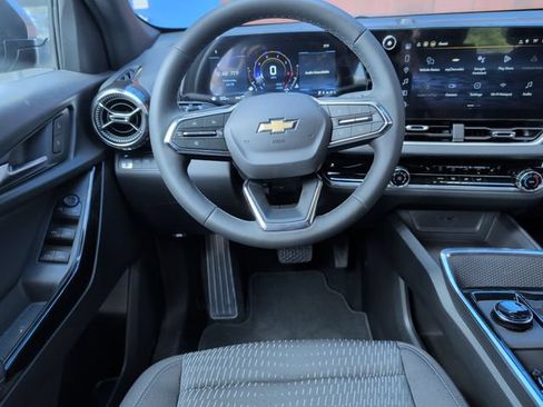 Used 2026 Chevrolet Equinox LT AWD/4WD image 2