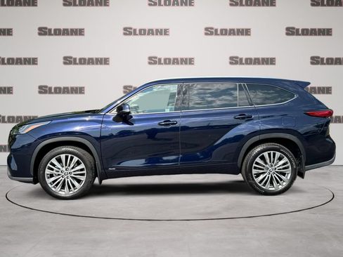Used 2023 Toyota Highlander Platinum AWD/4WD image 2