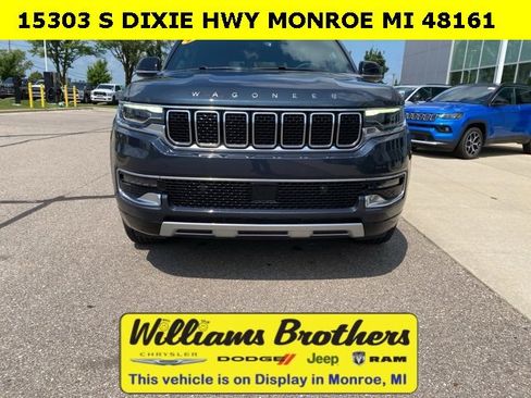 Used 2024 Jeep Wagoneer Series II w/ Flexible Seating Group image 2