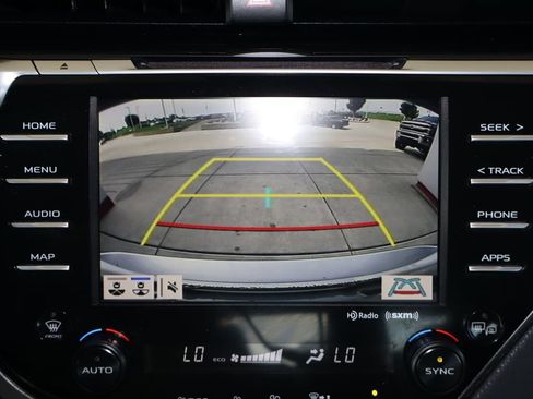Used 2020 Toyota Camry SE w/ Sunroof Package FWD image 24