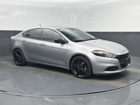 Used 2015 Dodge Dart SXT image 1