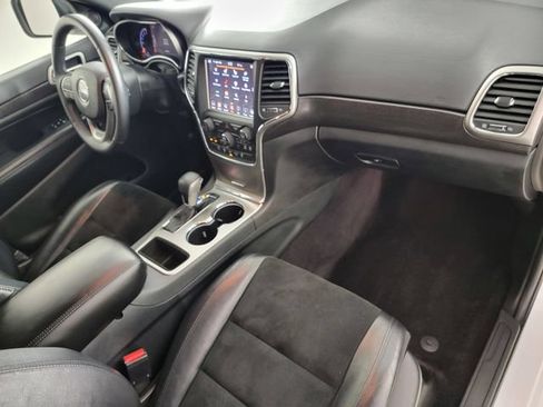 Used 2018 Jeep Grand Cherokee Altitude AWD/4WD image 19