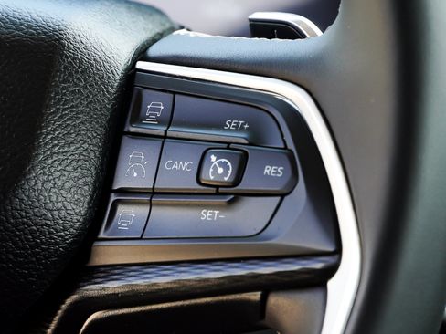 Used 2023 Jeep Grand Cherokee L Laredo AWD/4WD image 34