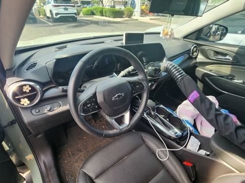 Used 2024 Chevrolet Trax ACTIV w/ Driver Confidence Package image 2