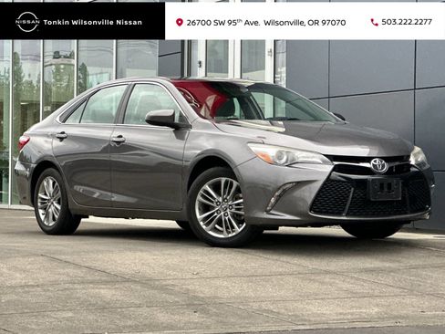 Used 2017 Toyota Camry SE image 1