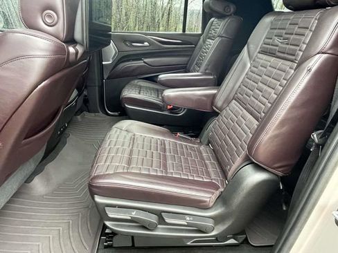 Used 2021 Cadillac Escalade ESV Sport Platinum image 11