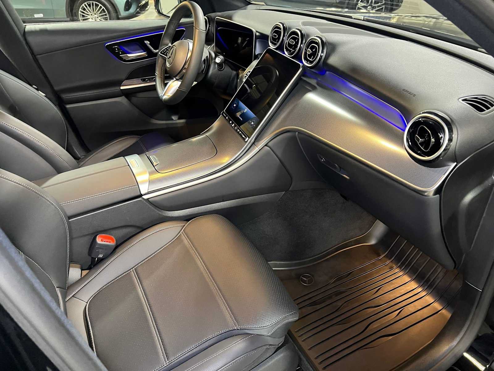 Used 2026 Mercedes-Benz GLC 300 4MATIC image 11