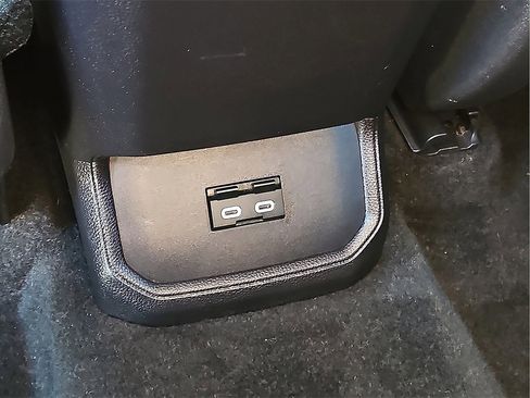 Used 2023 Toyota Highlander L image 16