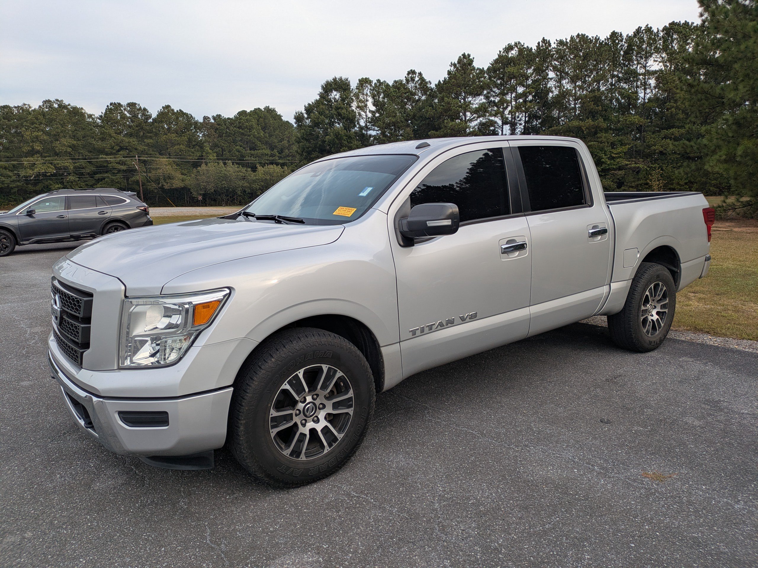Used 2020 Nissan Titan SV AWD/4WD image 2