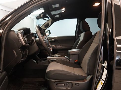 Used 2023 Toyota Tacoma TRD Sport image 4