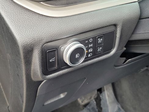 Used 2023 Ford Explorer XLT w/ Equipment Group 202A image 18