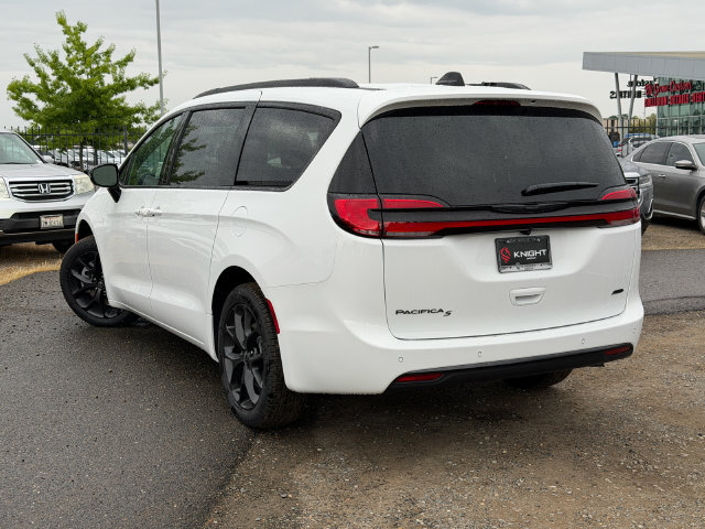 New 2026 Chrysler Pacifica Select AWD/4WD image 9