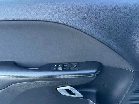 Used 2016 Dodge Challenger SXT image 11