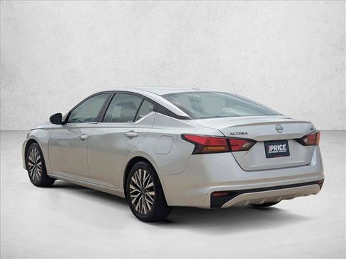 Used 2024 Nissan Altima 2.5 SV FWD image 8