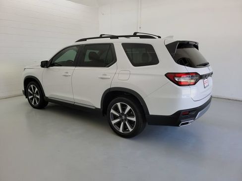 Used 2023 Honda Pilot Touring image 7