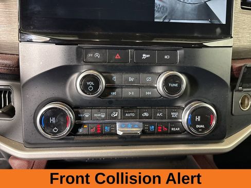 Used 2024 Ford Expedition Limited image 20