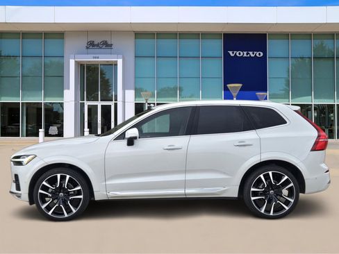 Used 2023 Volvo XC60 B5 Ultimate w/ Climate Package image 3