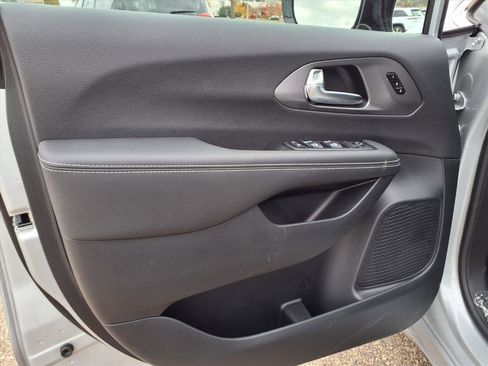 New 2026 Chrysler Pacifica Select FWD image 15