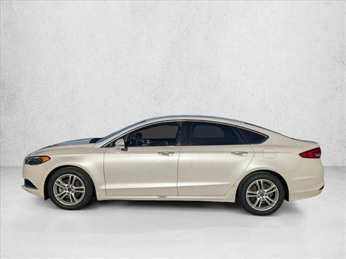 Used 2018 Ford Fusion SE w/ Fusion SE Technology Package image 8