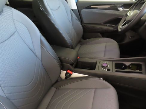 New 2026 Volkswagen Tiguan SE image 28