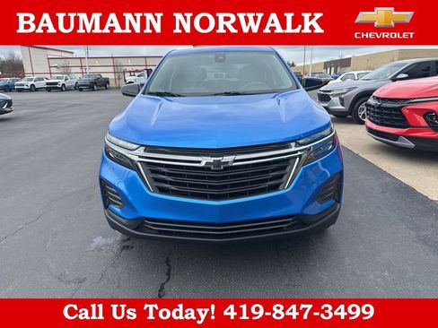 Used 2024 Chevrolet Equinox LS w/ LS Convenience Package image 2