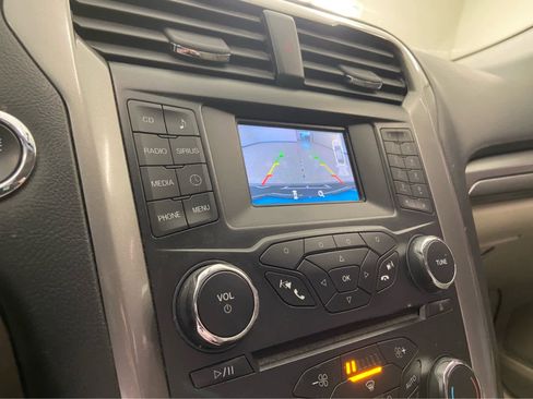 Used 2018 Ford Fusion SE image 26