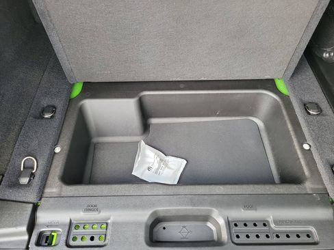 Used 2018 Jeep Wrangler Unlimited Sahara image 38