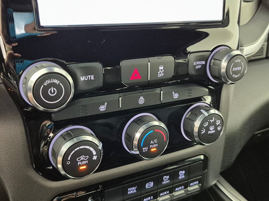 New 2026 RAM 3500 Big Horn AWD/4WD image 32