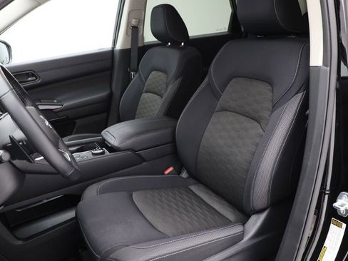 Used 2024 Nissan Pathfinder SV image 15