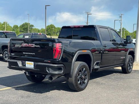 Used 2025 GMC Sierra 2500 AT4 w/ AT4 Premium Plus Package AWD/4WD image 3