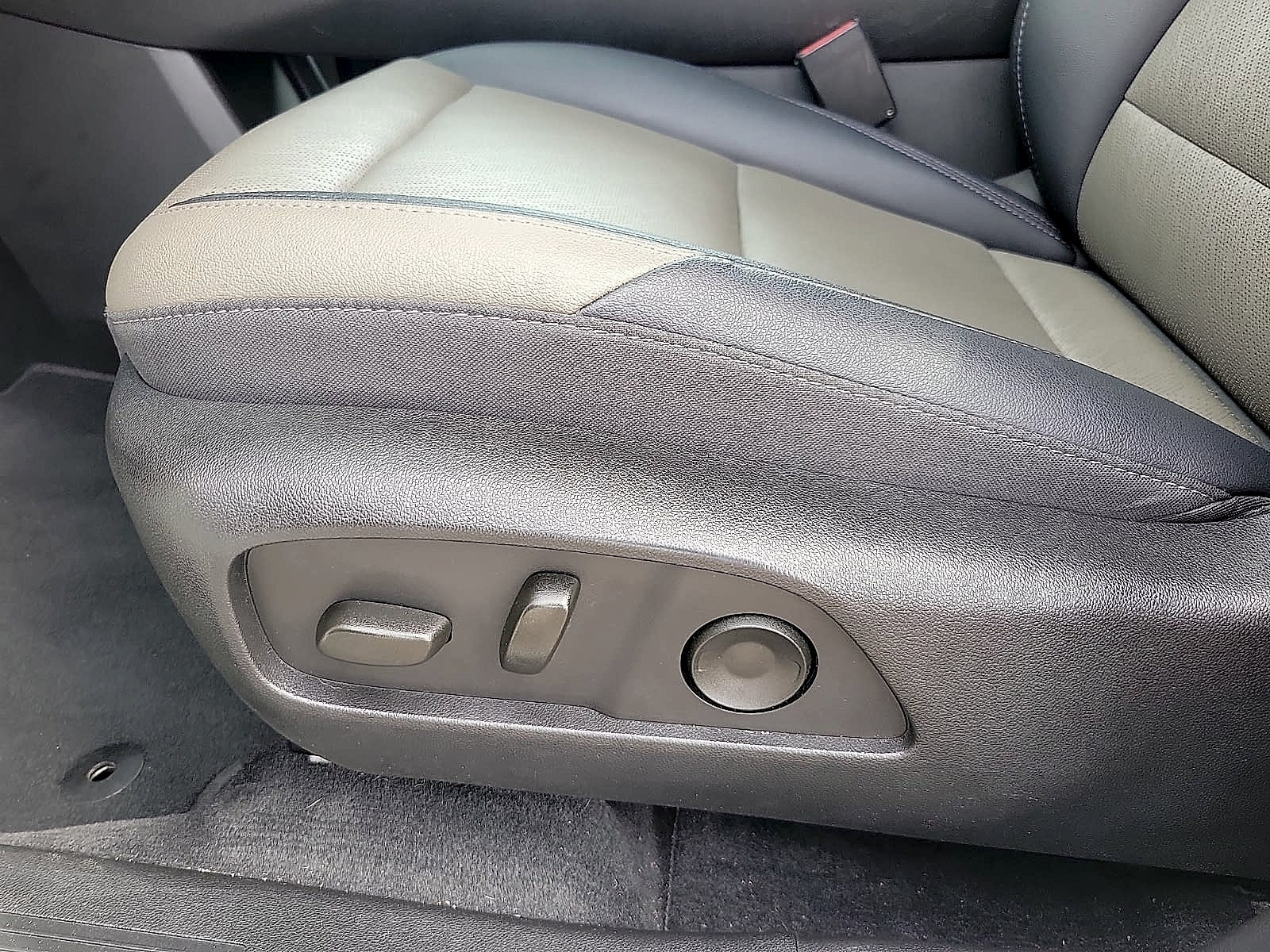 Used 2026 Chevrolet Equinox LT w/ Convenience Package II FWD image 12