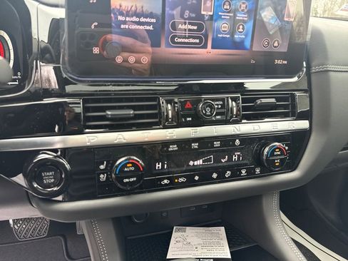 New 2026 Nissan Pathfinder Platinum FWD image 18