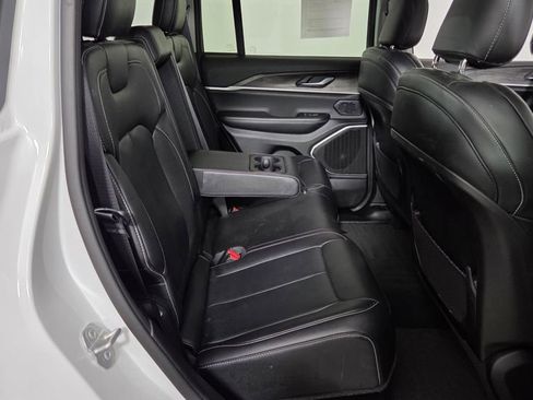 Used 2023 Jeep Grand Cherokee Limited image 35