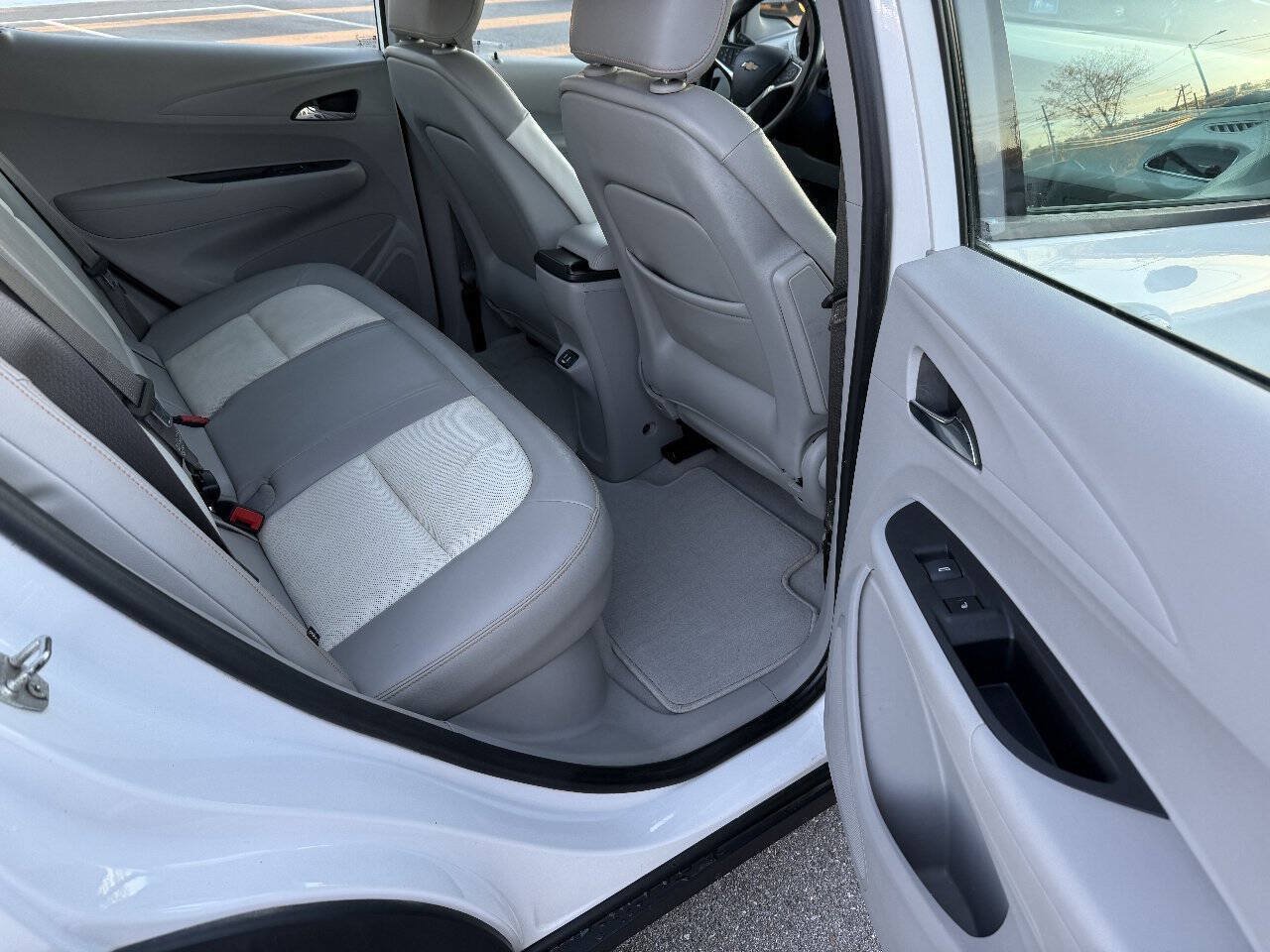 Used 2017 Chevrolet Bolt Premier w/ Driver Confidence II Package FWD image 11
