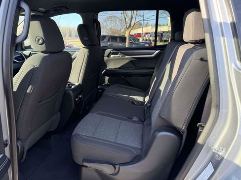 Used 2025 GMC Acadia Elevation image 16