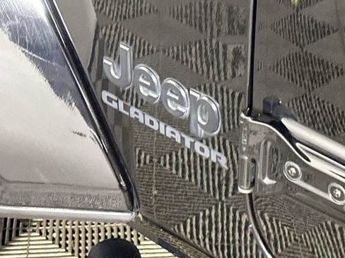 Used 2022 Jeep Gladiator Sport image 24