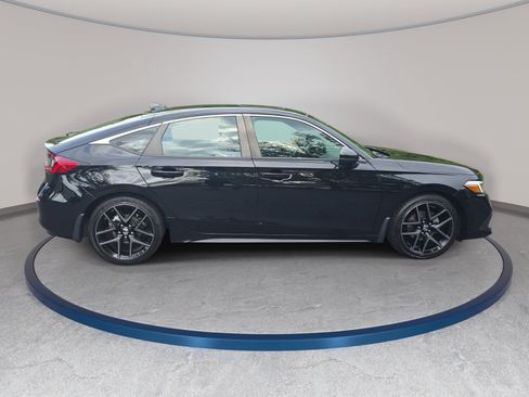 Used 2024 Honda Civic Sport Touring image 4