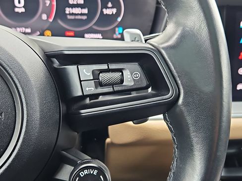 Certified 2024 Porsche Cayenne AWD/4WD image 31