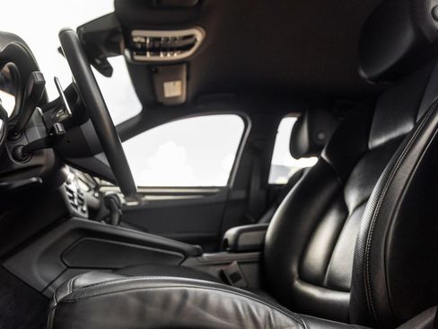 Certified 2023 Porsche Macan AWD/4WD image 24