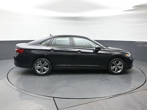 Used 2024 Volkswagen Jetta SE FWD image 7