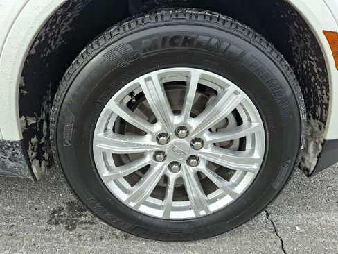 Used 2017 Cadillac XT5 FWD image 9