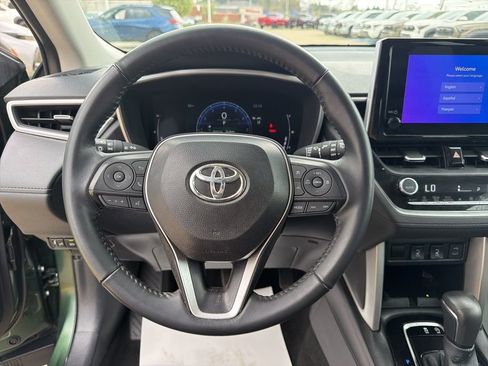 Used 2025 Toyota Corolla Cross XLE image 13