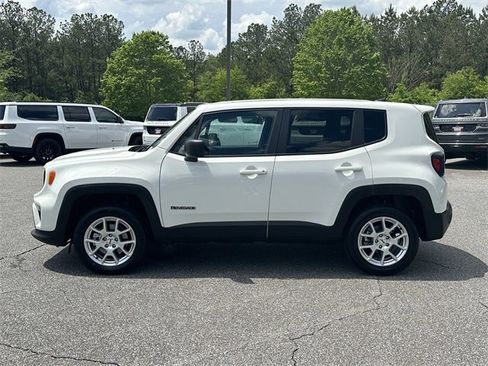 Used 2023 Jeep Renegade Latitude image 2