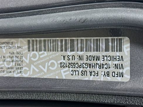 Used 2023 Jeep Grand Cherokee Laredo image 35