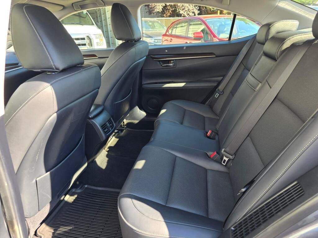 Used 2016 Lexus ES 300h w/ Navigation System Package FWD image 17