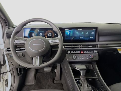 Used 2025 Hyundai Santa Cruz SE image 23