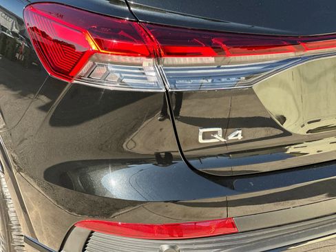 Used 2023 Audi Q4 e-tron Premium Plus w/ Premium Plus image 28