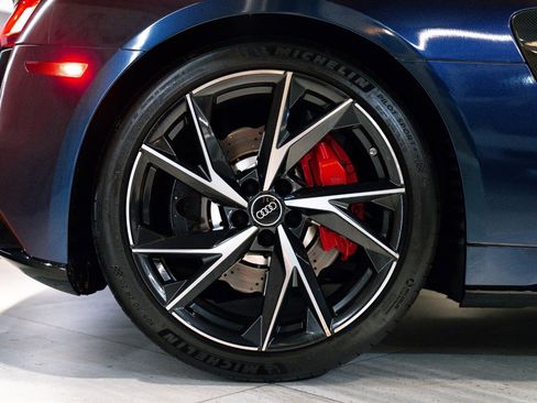 Used 2022 Audi R8 V10 w/ Carbon Exterior Package image 21