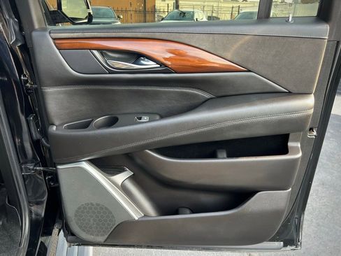 Used 2020 Cadillac Escalade ESV Premium Luxury image 26