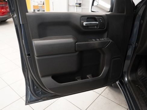 Used 2020 Chevrolet Silverado 1500 Custom w/ Custom Value Package AWD/4WD image 5